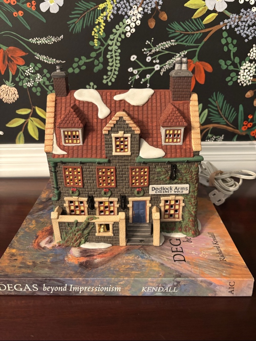 Department 56 “Dedlock Arms” Decorative Cottage House Dickens Series 1994